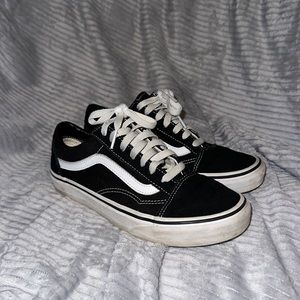 Vans- Old “Skool” shoes